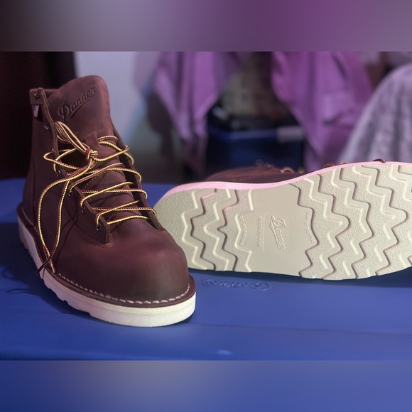 Danner bull run plain toe work boots. Size 11.5EE for a wide fit. - Picture 2 of 7